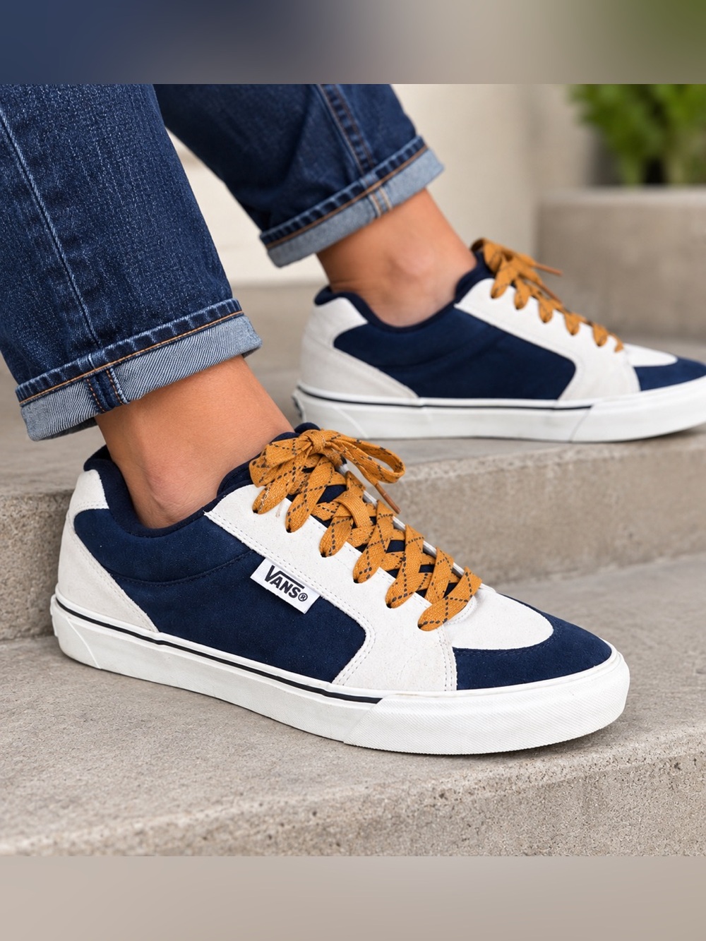 Vans Men’s Navy Blue & White Suede Low Top Sneakers Size 12